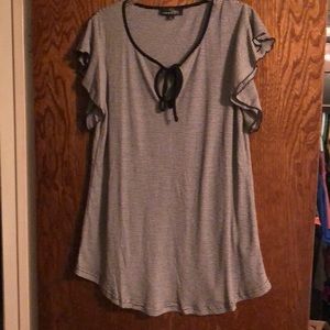 Cute black and white top